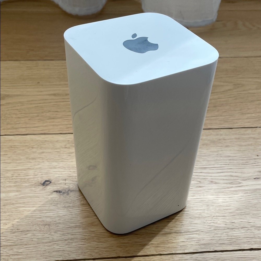 Apple AirPort Extreme Wireless Router with Cable (High Speed Ethernet hub) - 1GB - Picture 6 of 8